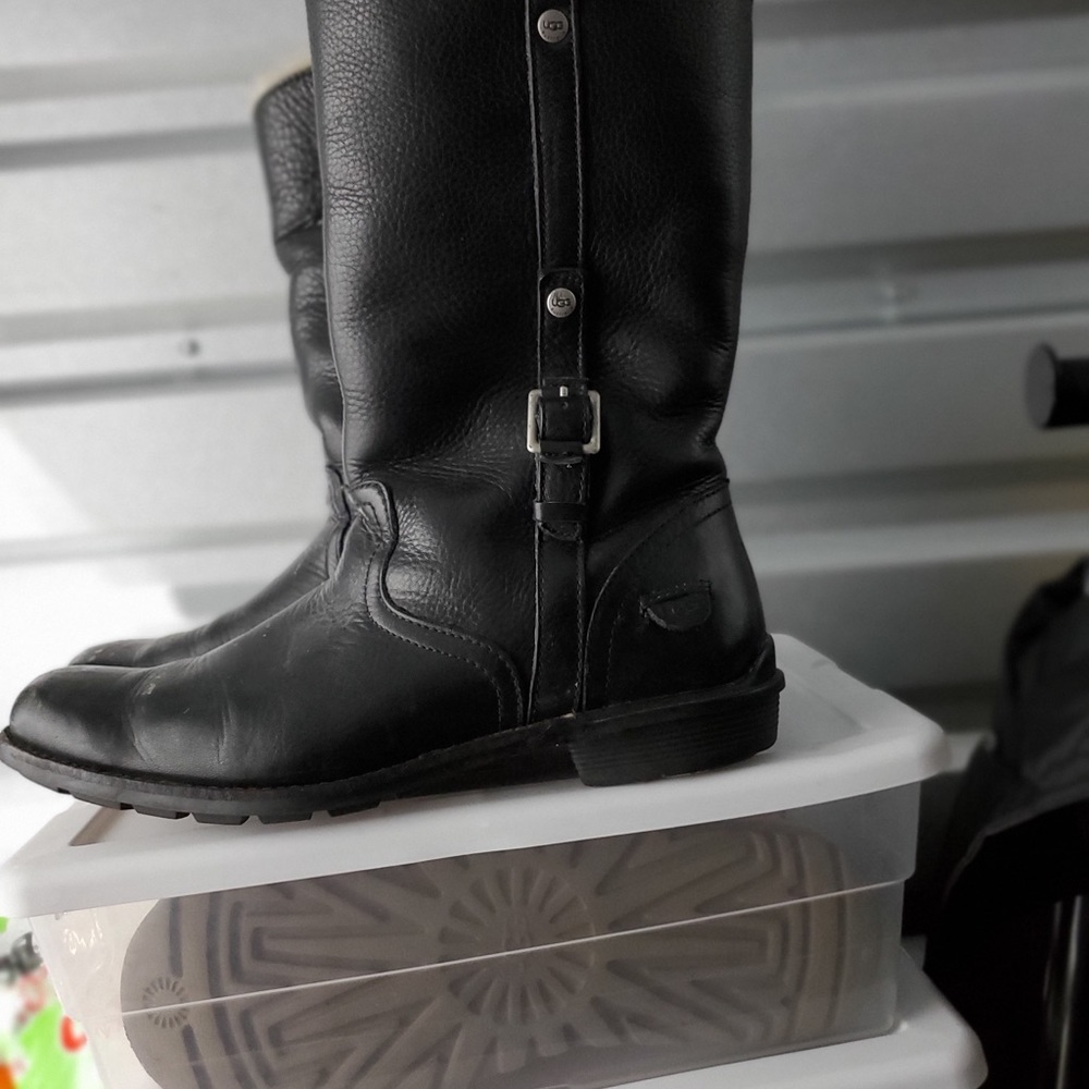 UGG - Picture 4 of 5
